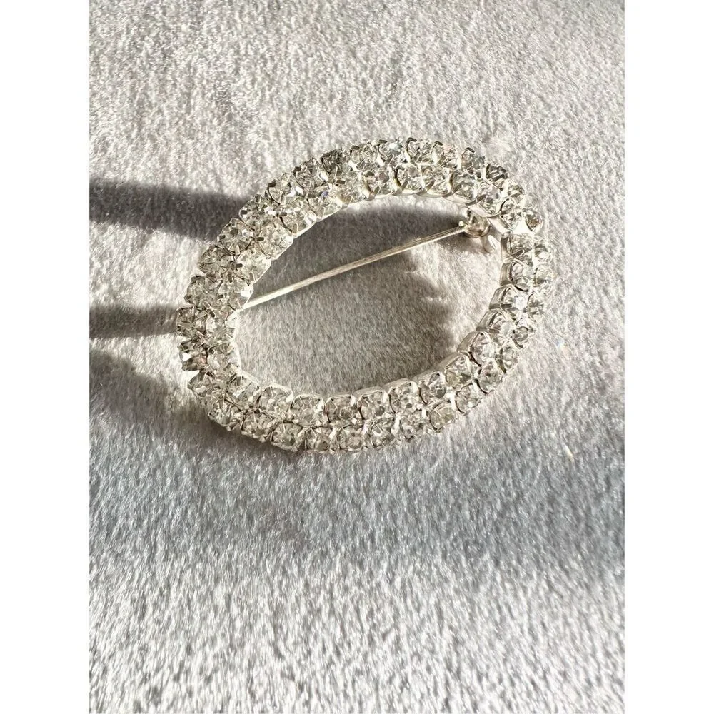 Sparkly double layer Rhinestone oval brooch ￼